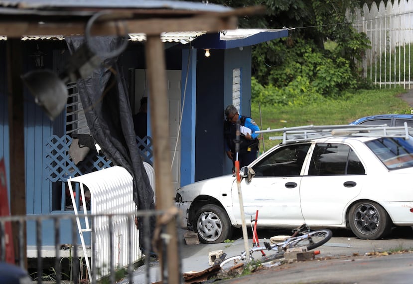 En una vivienda, en el barrio Carraízo, en Trujillo Alto, se suscitó la masacre que cobró la vida de una familia compuesta por cuatro personas. (teresa.canino@gfrmedia.com)