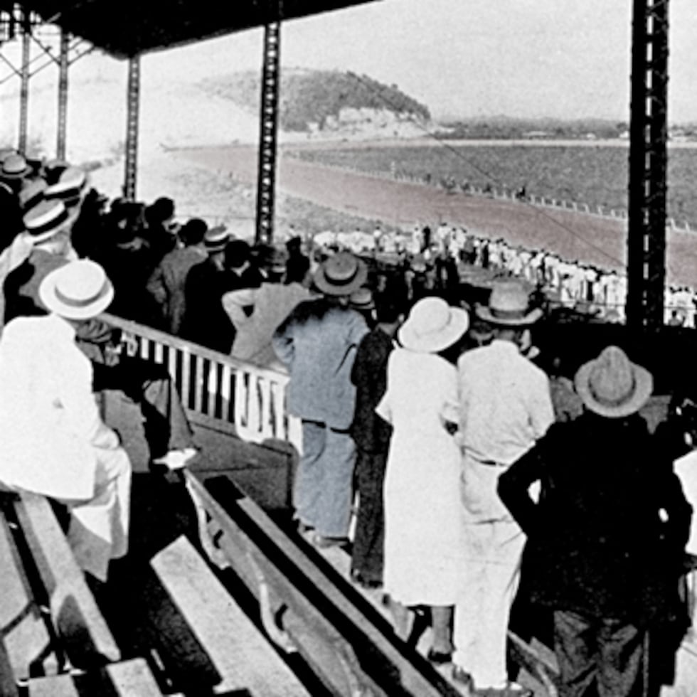 Una fotografía del hipódromo Las Monjas, que aparece en Puerto Rico and Its People, ed. Grosset & Dunlap, Nueva York, 1938.