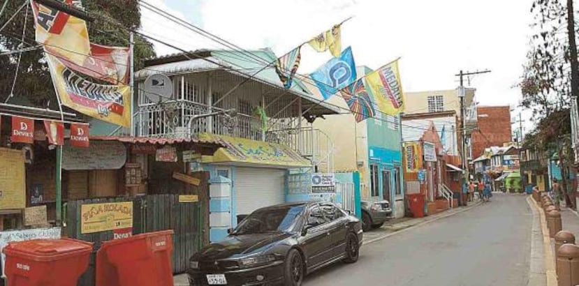 Los comerciantes del Poblado de Boquerón han experimentado dramáticas reducciones en ventas e ingresos debido a que los trabajos de construcción no han terminado. (archivo)