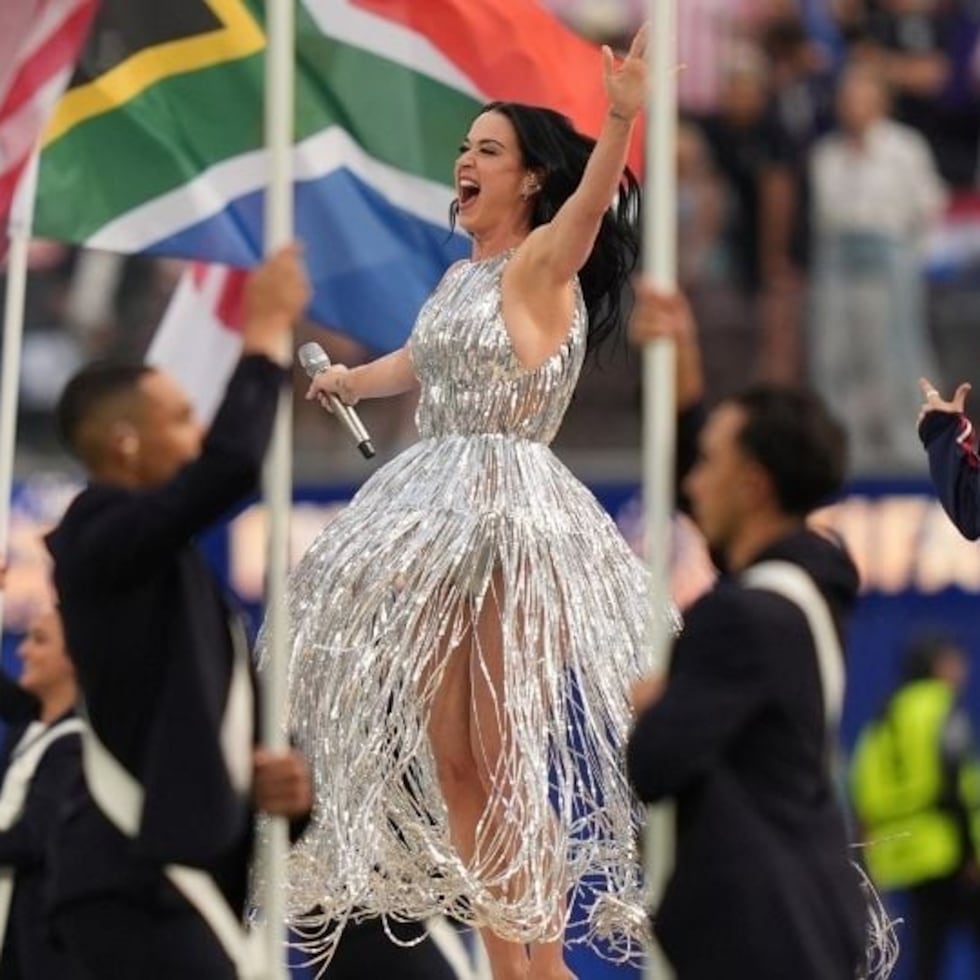 Katy Perry emocionó al mundo entero al cantar el himno de la Copa del Mundo, junto a Tius Luka.