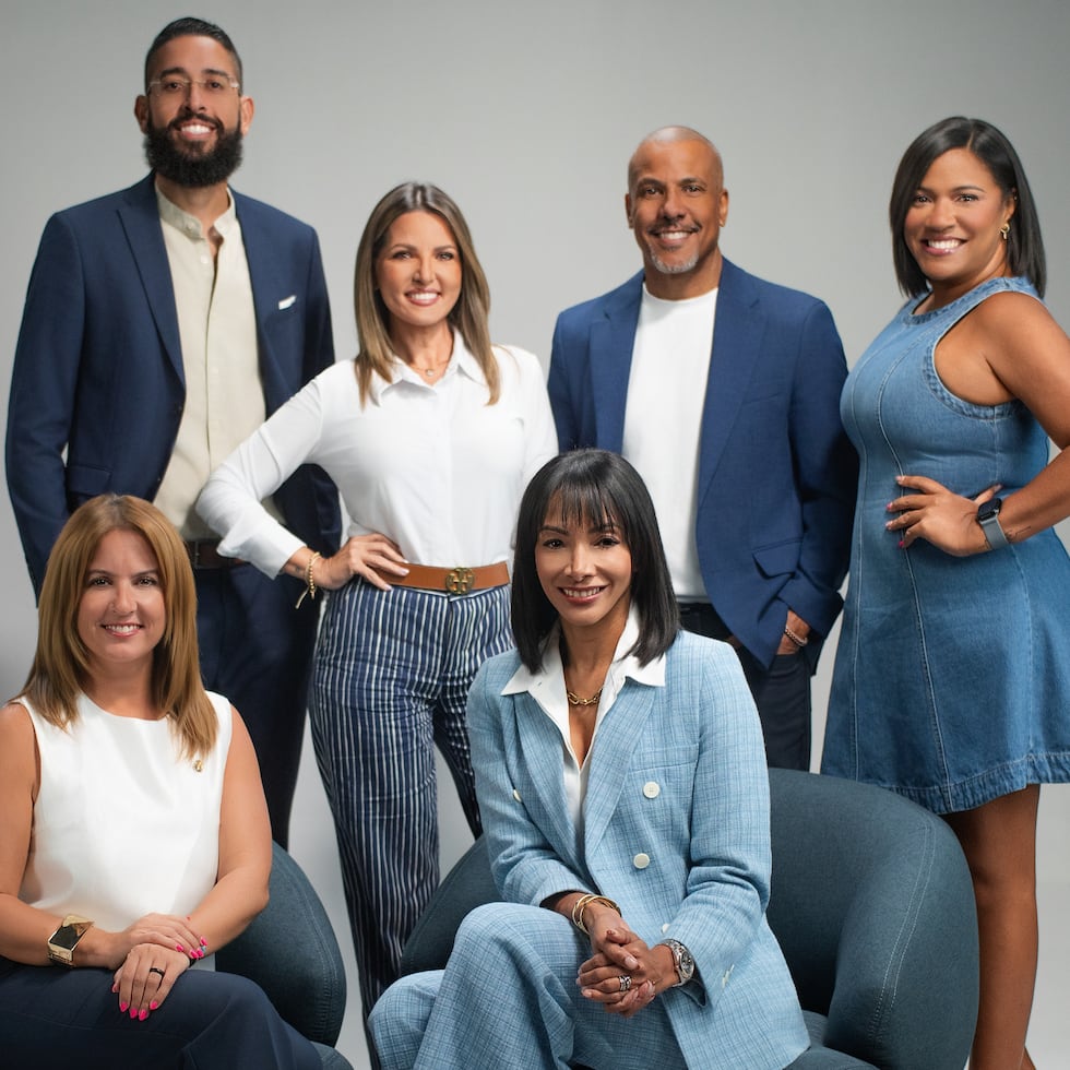En primer plano, sentadas: Susanne Alonso y Gwendalyn Crowder. De pie, en el mismo orden: Fernando Rosario, María del Pilar Cartagena, Rubén Rodríguez Cid y Yorelis Ramos.