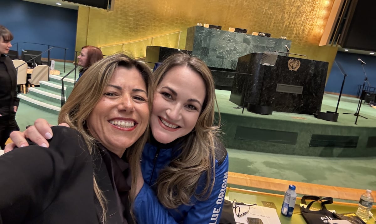 Deborah Martorell fue acompañada por Deborah Maldonado para recibir su reconocimiento internacional: “Todos lo logramos a través de ella”