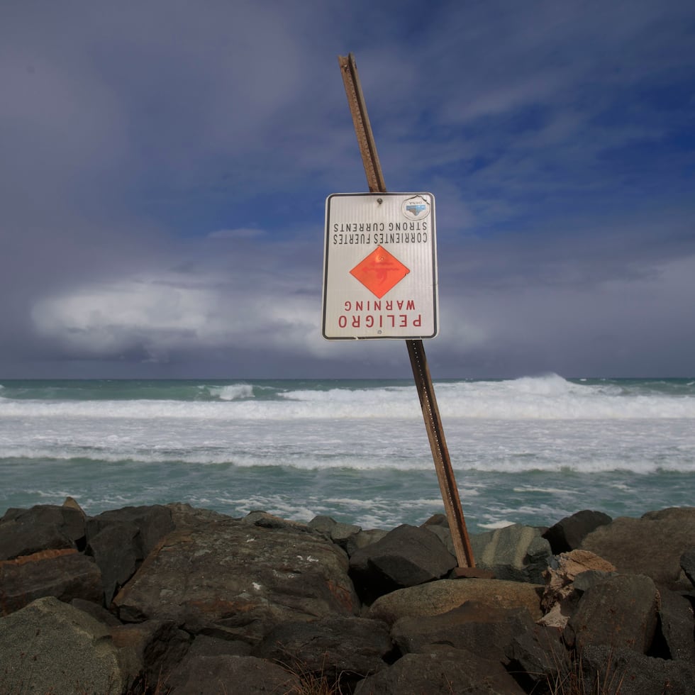 The current swell would cause breaking waves of six to seven feet, while the next swell would increase them to 10 feet.