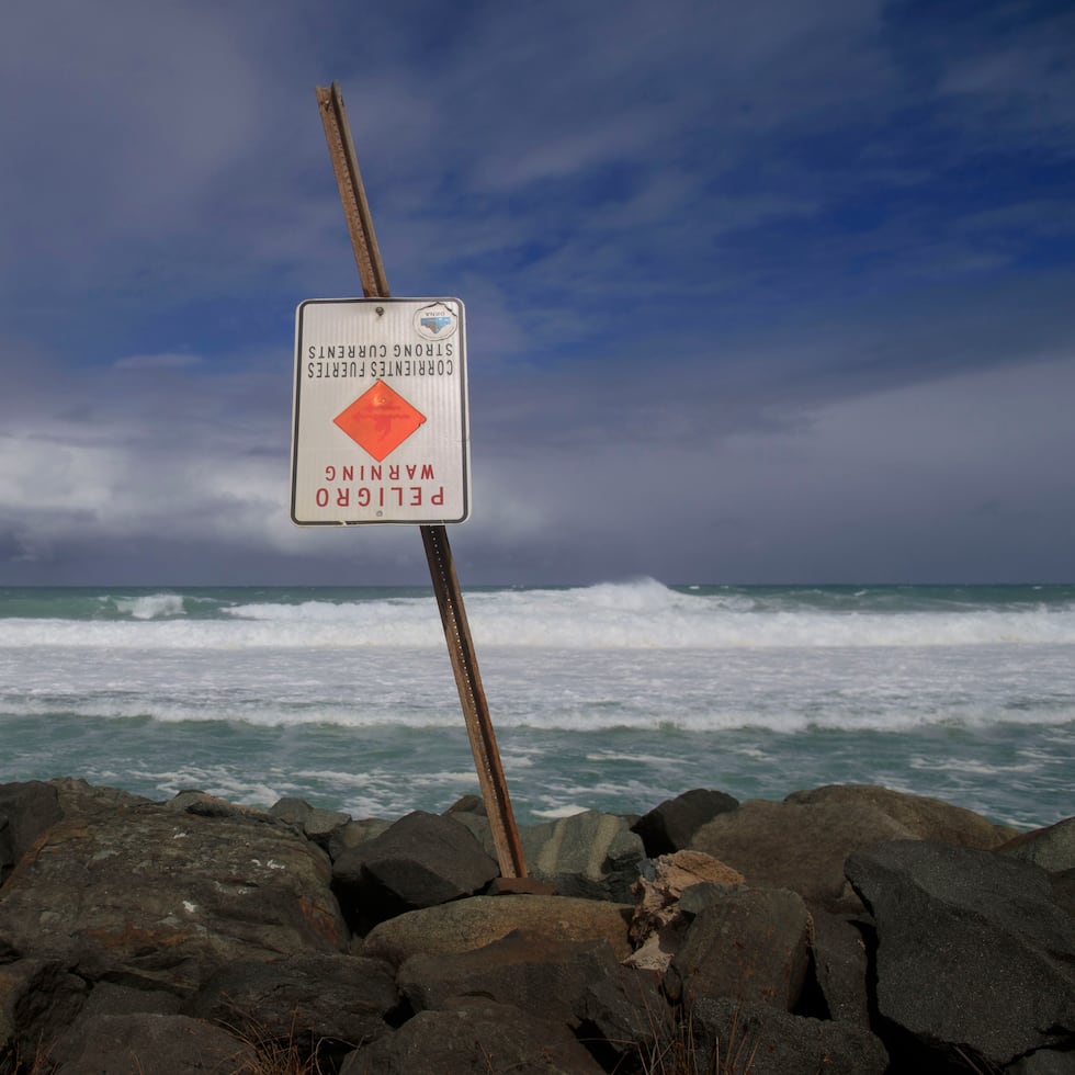 The current swell would cause breaking waves of six to seven feet, while the next swell would increase them to 10 feet.