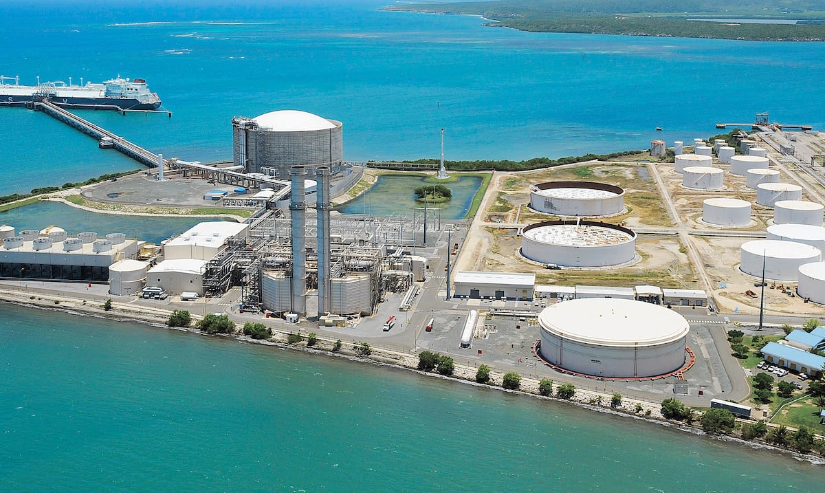 Falla en EcoEléctrica deja sin luz a más de 100,000 clientes en Puerto Rico