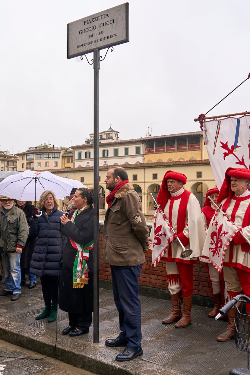 Florencia inauguró la Piazza Guccio Gucci para conmemorar el 145.º aniversario del fundador