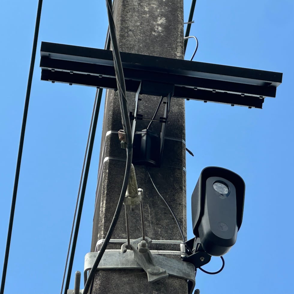 Cameras from Flock Safety, such as those installed in Humacao, capture nearly 900 to 1,000 photos per minute.