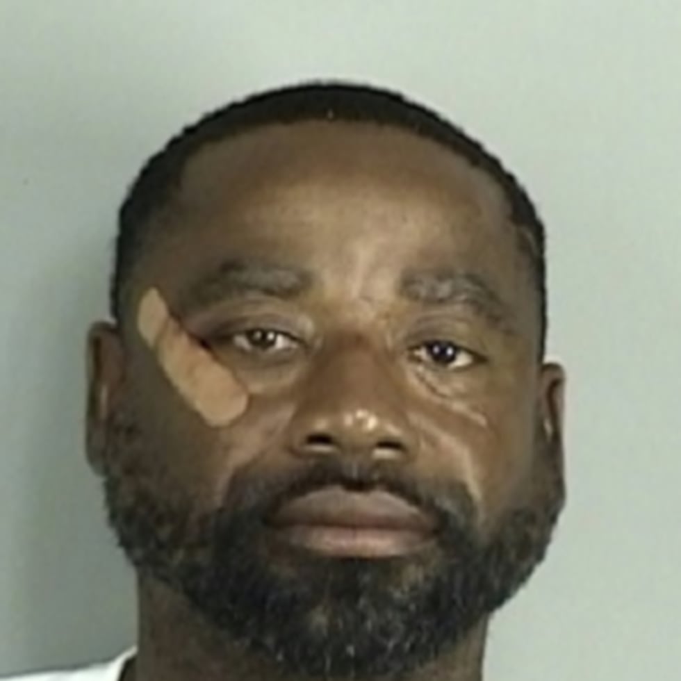 Alvin Dwayne Johnson, de 46 años y natural del estado de Texas, Estados Unidos, imputado por violencia de género.
