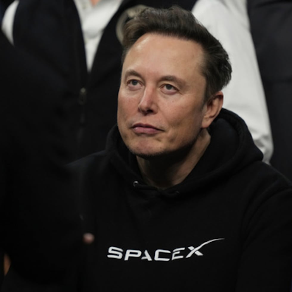 Elon Musk fue citado tras un registro efectuado en febrero en los locales franceses de X en el marco de una investigación abierta en enero de 2025 por la unidad de ciberdelincuencia de la fiscalía de París.