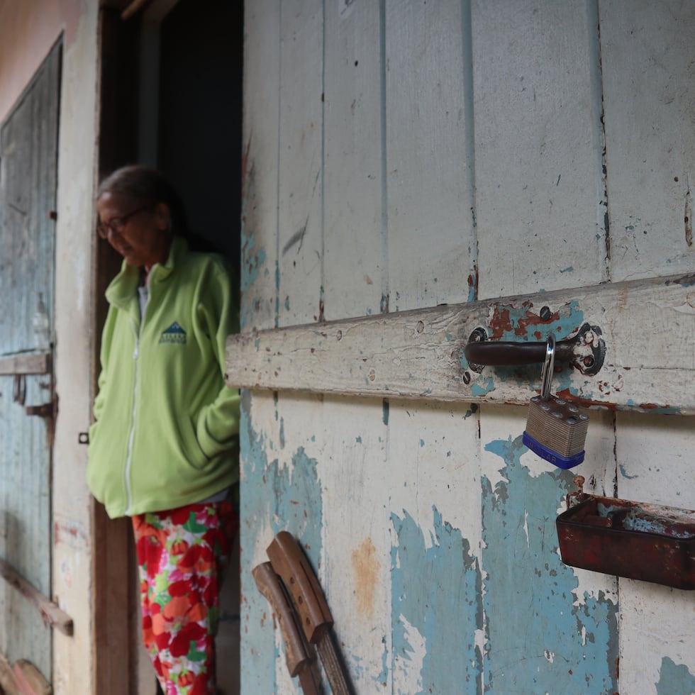 The Puerto Rico Gap Index is an indicator composed of five variables: the percentage of people below the poverty level, the unemployment rate, the percentage of high school graduates (in the population aged 18 and over), the dependency rate by age, and the median age.