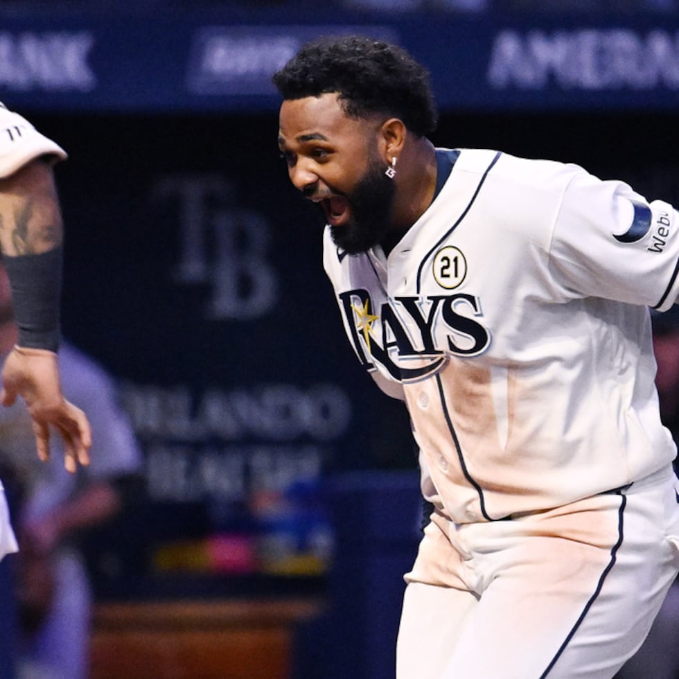 El dominicano Junior Caminero, uno de los candidatos a 'MVP' esta temporada, celebra con los Rays.
