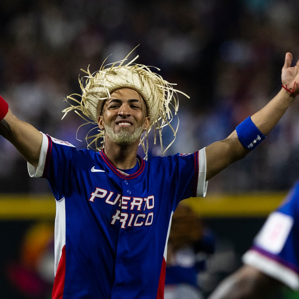 Eddie Rosario celebra la victoria de Puerto Rico ante Colombia.