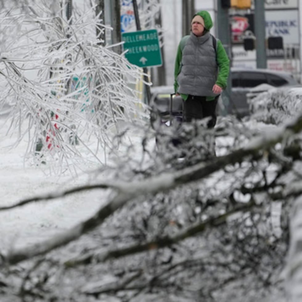 FEMA está apoyando las respuestas estatales a la gigantesca tormenta invernal del pasado fin de semana, que dejó sin electricidad a cientos de miles de residentes de varios estados y está relacionada con al menos 70 muertes.