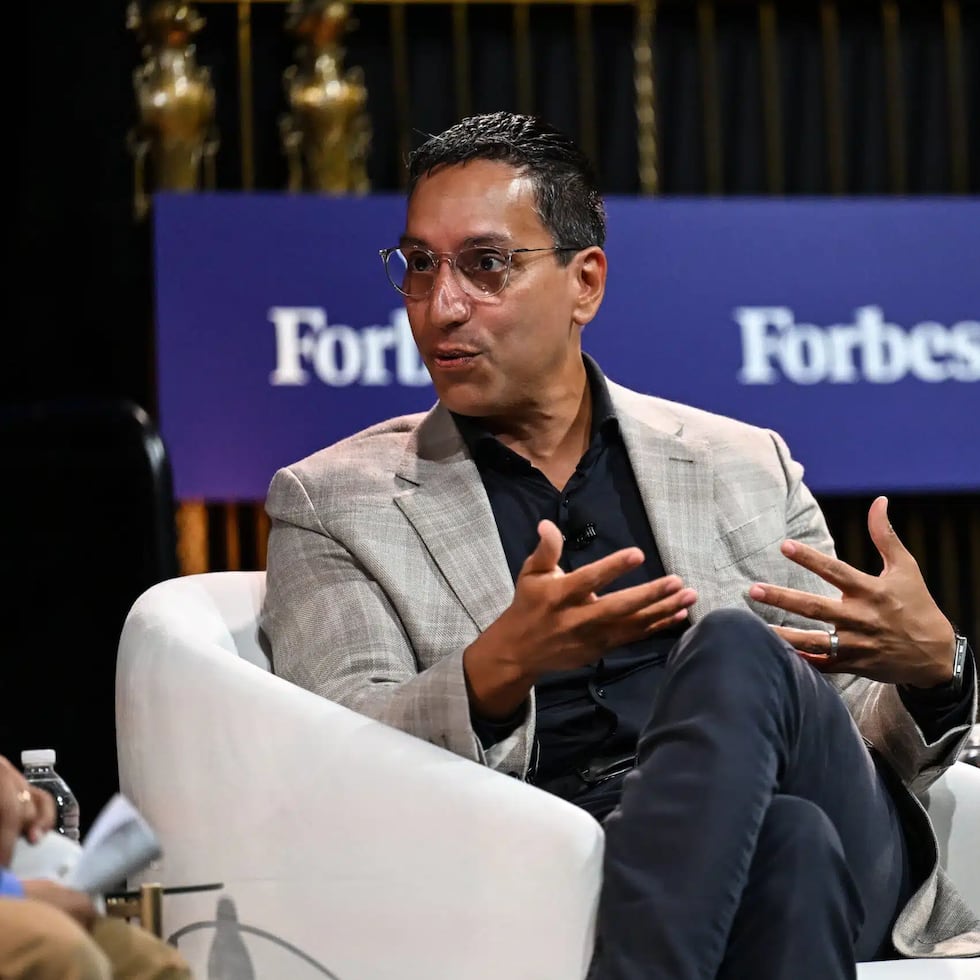 El empresario puertorriqueño José E. Feliciano, cofundador de la firma de capital privado Clearlake Capital, se convirtió en el segundo propietario principal latino en las Grandes Ligas tras encabezar la compra de los Padres de San Diego por una cifra récord de $3,900 millones.