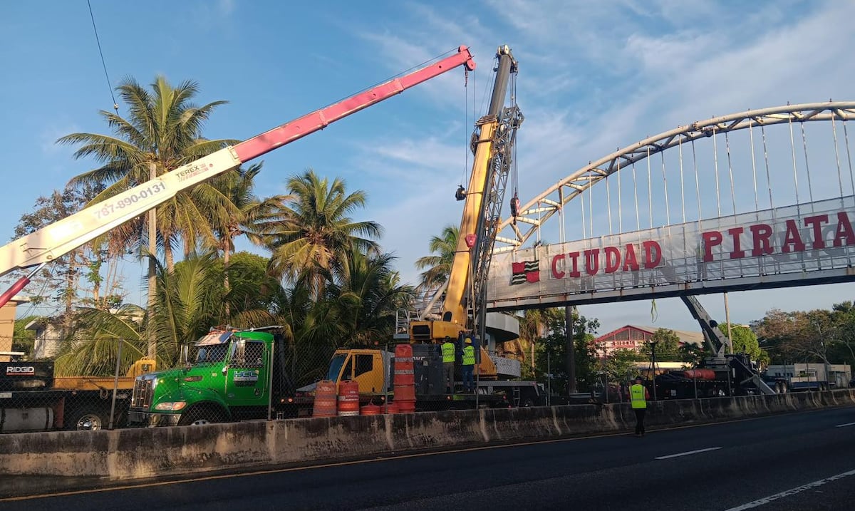 Retiran puente peatonal: reabren dos carriles de la PR-2 en Quebradillas