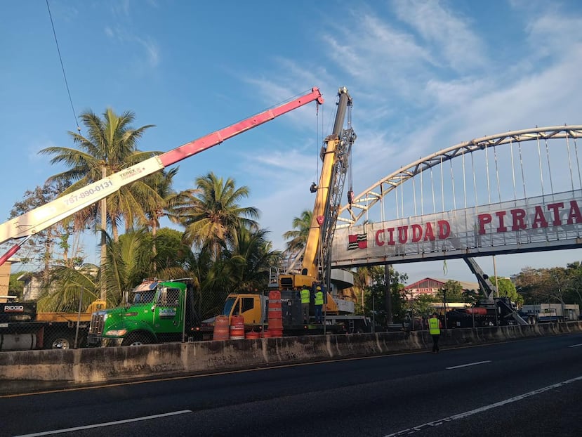 La remoción del puente peatonal ubicado sobre la PR-2.