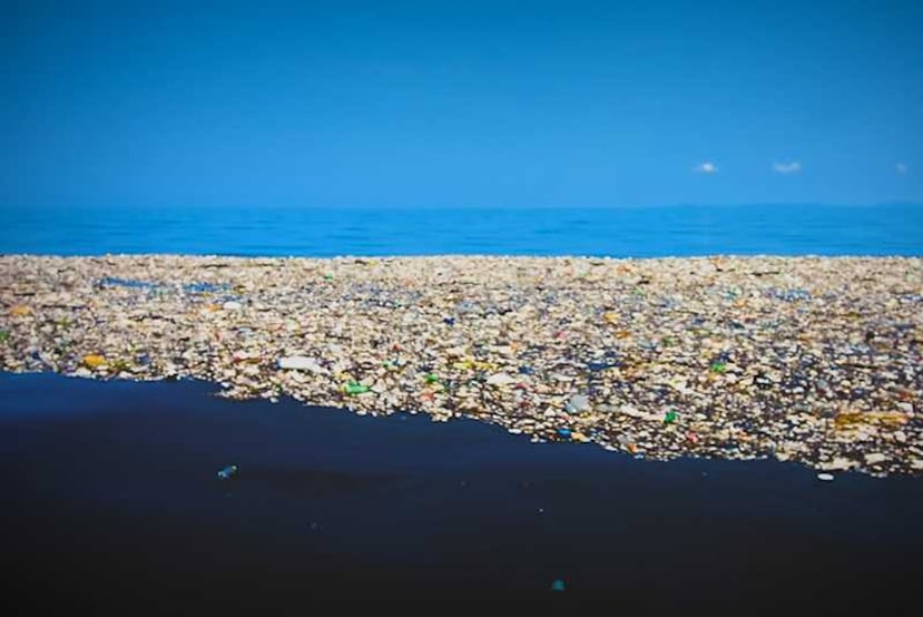 La fotógrafa Caroline Power registró hace unos días el mar de basura en el Caribe (Cortesía Caroline Power).