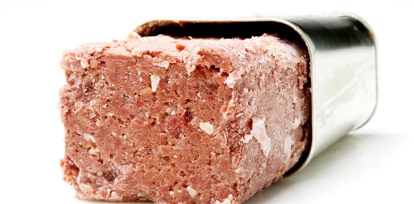 El corned beef, el de la famosa lata cuadrada que todos conocemos, llegó a Uruguay en 1863 y es desde ese país que se le mercadeará internacionalmente como lo conocemos hoy. (Archivo)