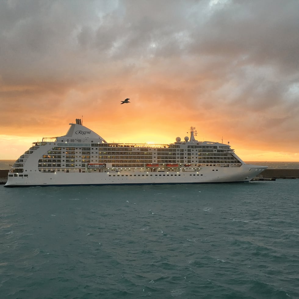 Barco Regent Seven Seas Mariner, que dará la vuelta al mundo en 154 días.