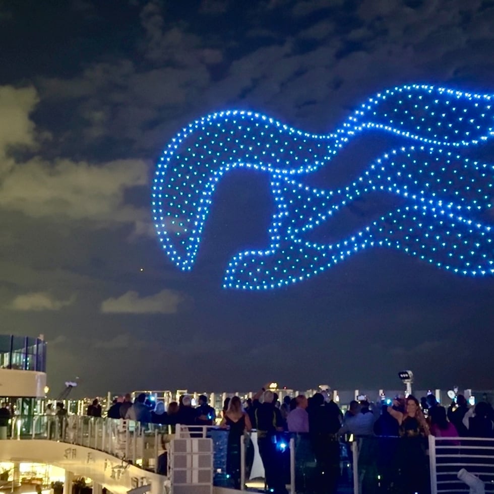 Show de drones durante el bautismo del Star Princess.