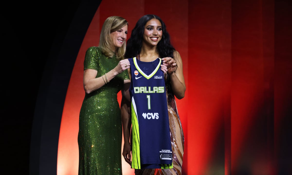 Azzi Fudd, número uno del draft de la WNBA con $500,000