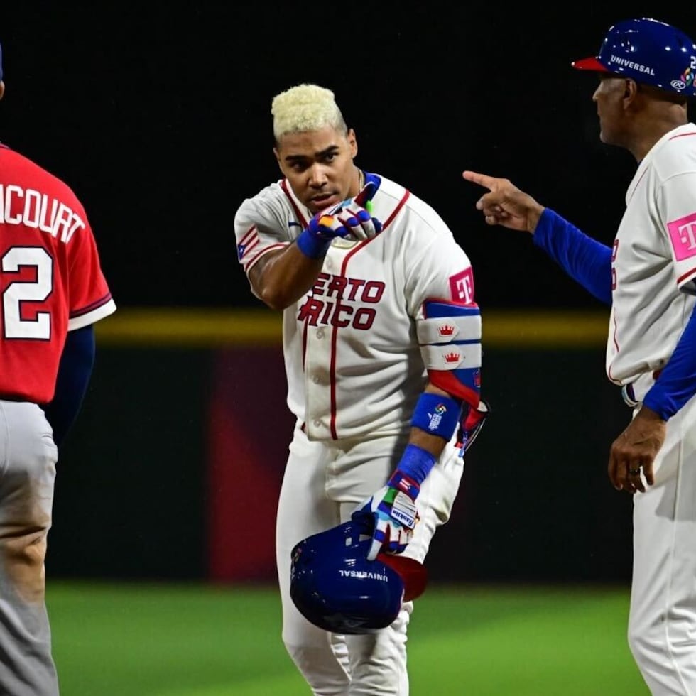Darell Hernaiz celebra un hit por Puerto Rico.