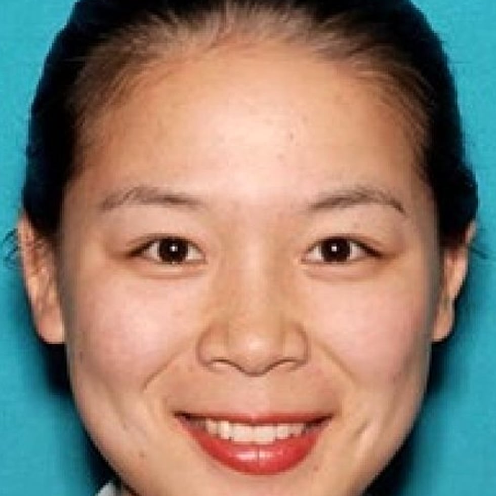 Wanying Zhang tomó fotografías y videos de sus objetivos y envió a funcionarios chinos información sobre las matrículas de sus vehículos.