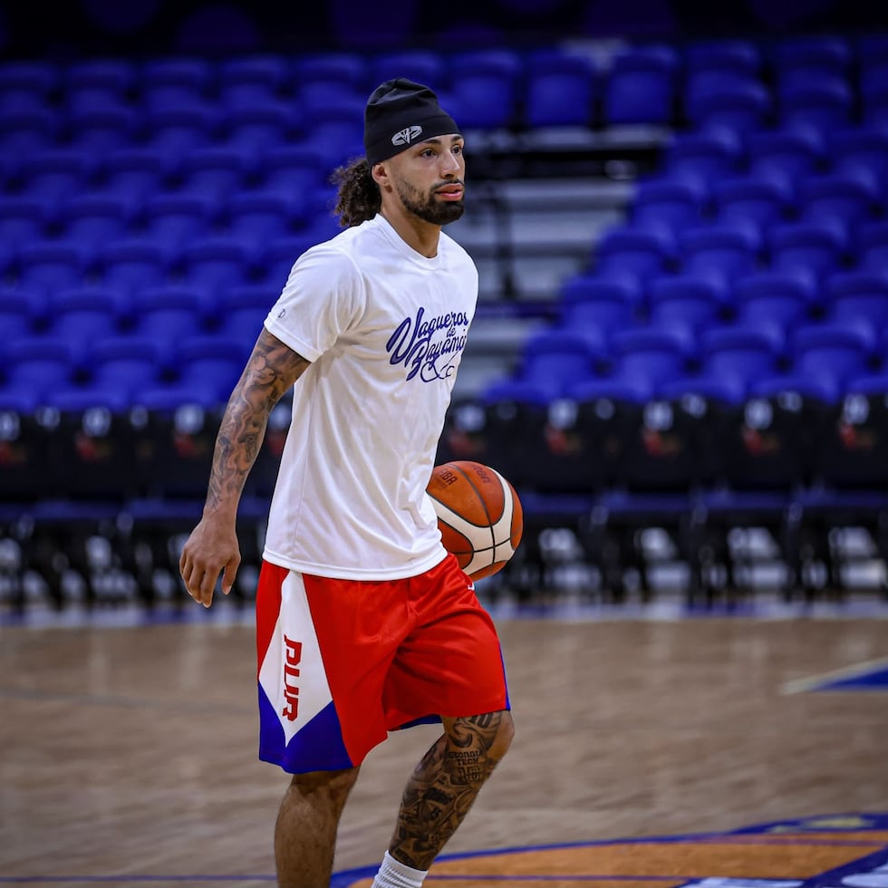 El armador José Alvarado durante un entrenamiento el lunes en el Coliseo Rubén Rodríguez, de Bayamón.