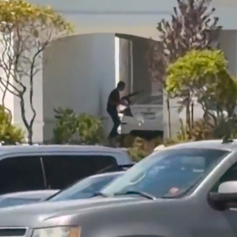 Esta imagen, extraída de un vídeo grabado por un testigo, muestra la escena del tiroteo en el restaurante In-N-Out Burger de Twin Falls.