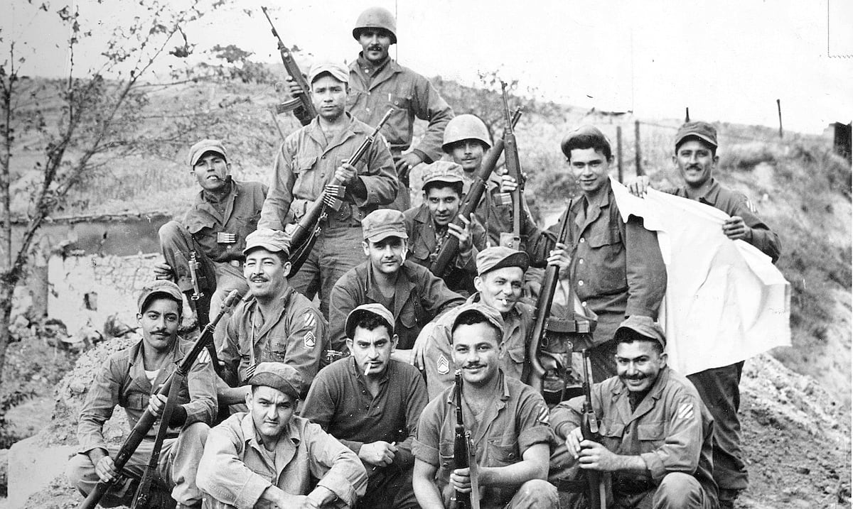 Voluntarios honran tumbas de Borinqueneers en Arlington en víspera del Día de Recordación