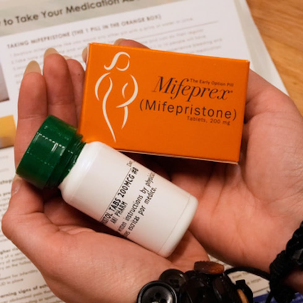 La mifepristona fue autorizada por primera vez por la FDA en el año 2000.