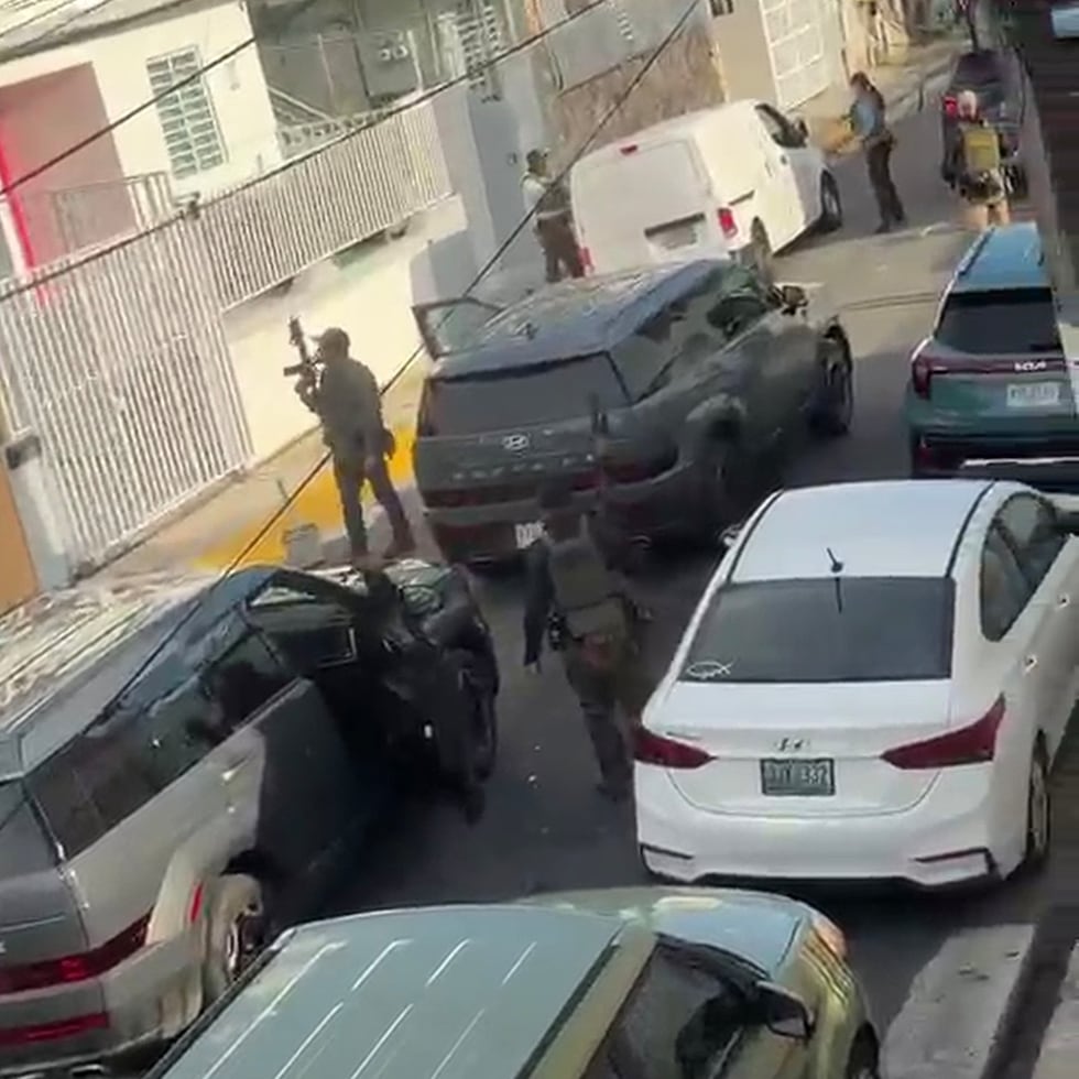 Agentes desplegados en Villa Palmera.