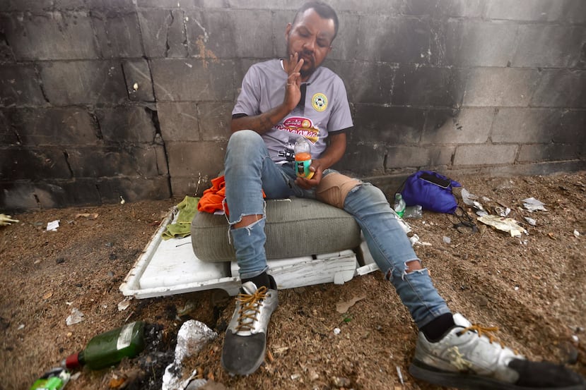 José Roberto tiene 38 años y llegó a los Estados Unidos cuando tenía nueve meses de edad. Lo deportaron hace seis meses, por violencia intrafamiliar.