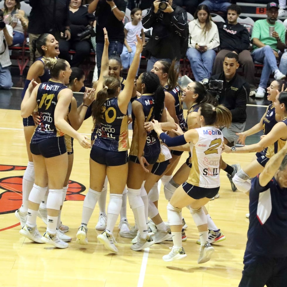 Las Cangrejeras de Santurce barrieron y ganaron todos los parciales en la final de la Liga de Voleibol Superior Femenino.