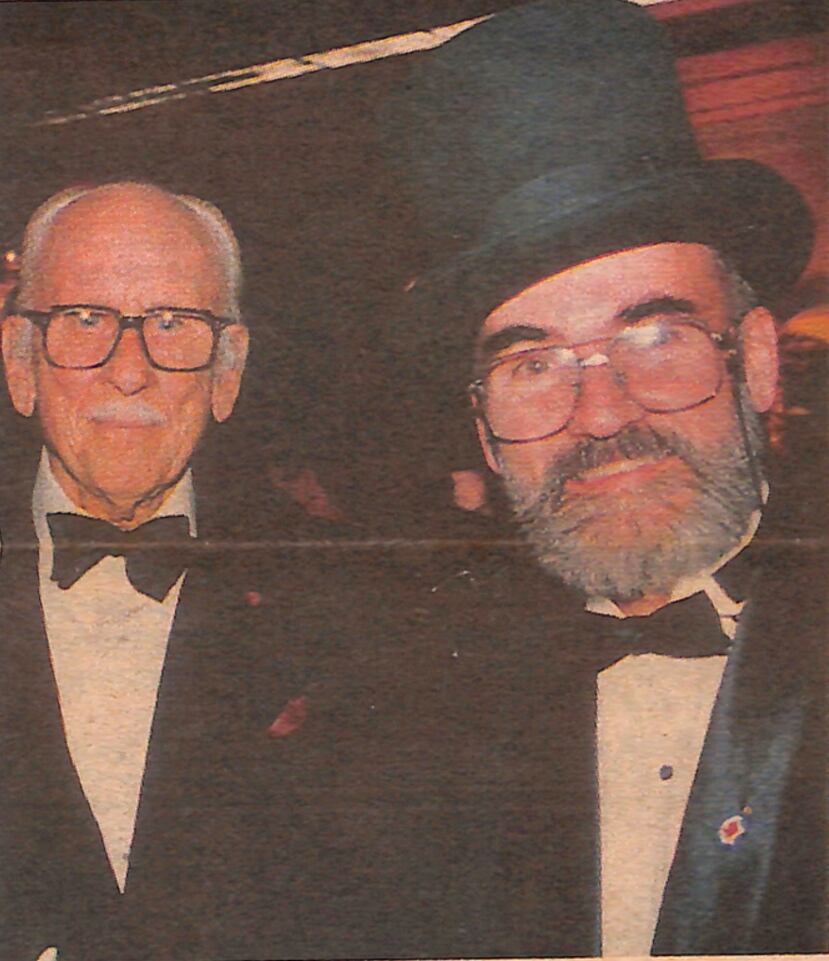 Richard Durham, embajador de Bélgica, junto al maestro Antonio Martorell, pintor, artista gráfico y escritor puertorriqueño, en 1991.