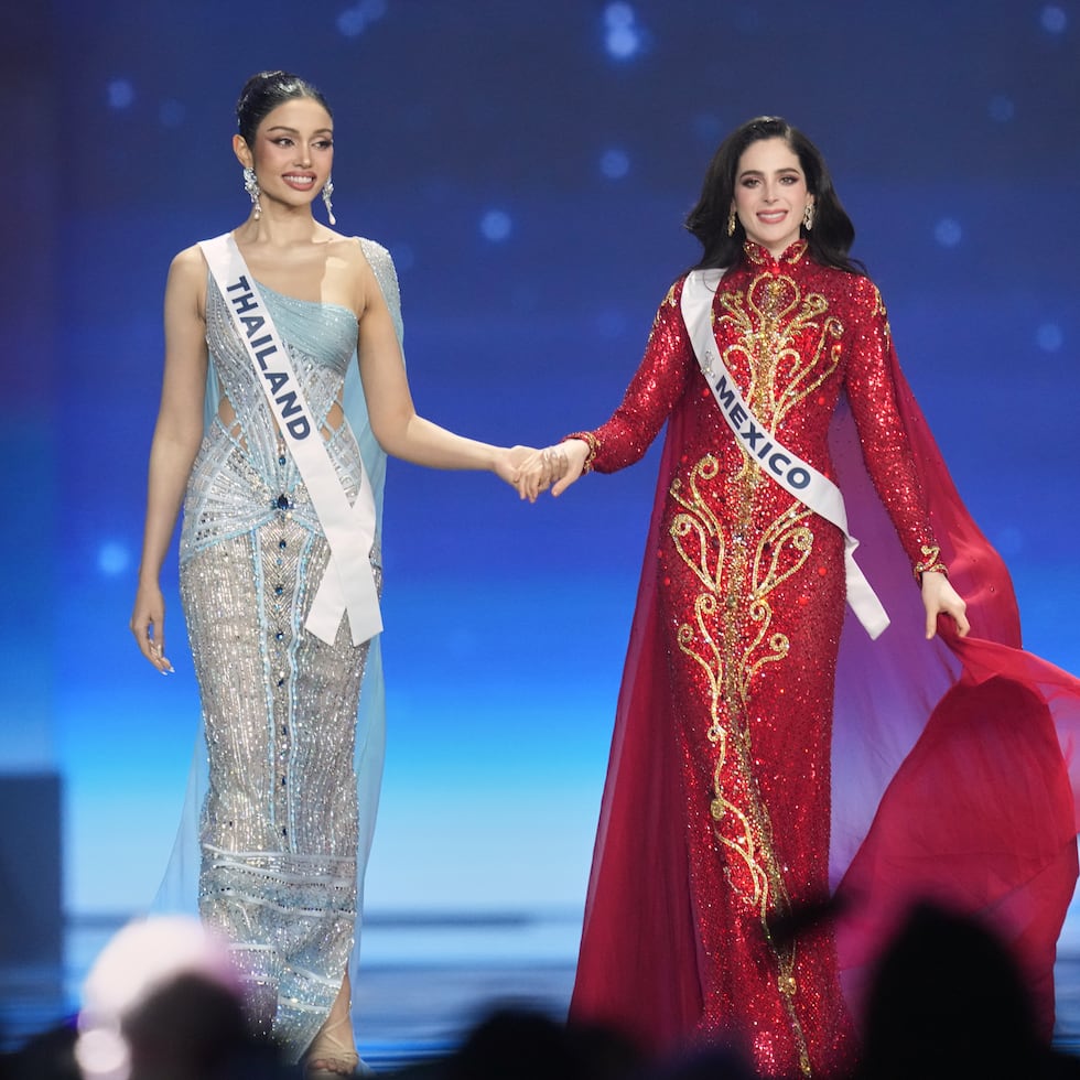 Miss Tailandia, Praveenar Singh, y Miss Mexico, Fátima Bosch.