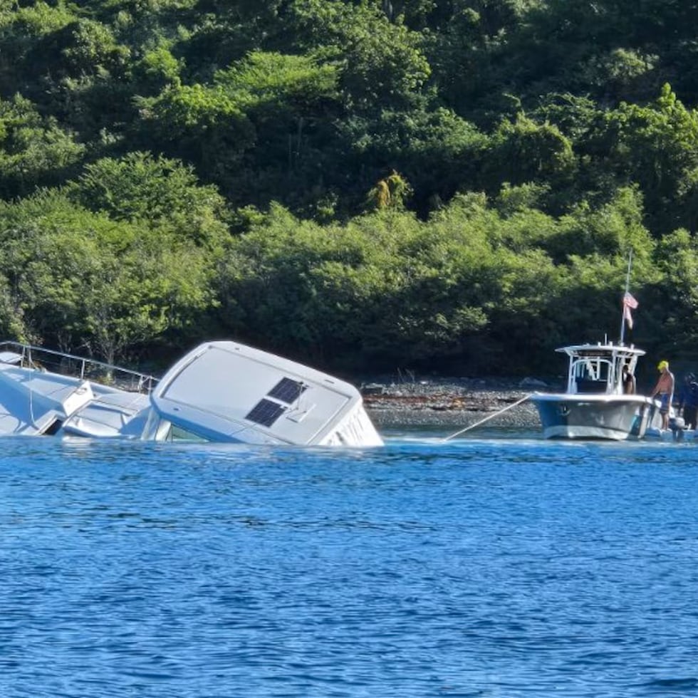 El capitán del barco Cool Change fue rescatado por otro barco y no sostuvo heridas.