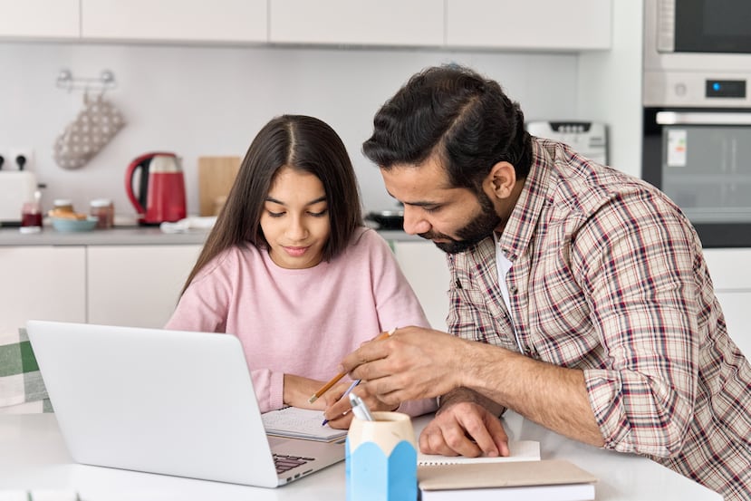 De acuerdo con la Asociación de Padres y Maestros de California, que ofrece servicios a más de 750,000 miembros, “se requiere que las familias, escuelas y comunidad trabajen juntos y en mutuo acuerdo para apoyar el éxito del estudiante”.