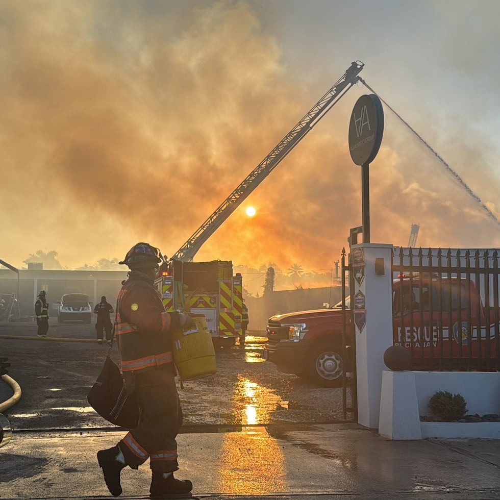 Collazo señaló que enfrentaban problemas con el suministro de agua para controlar el fuego.