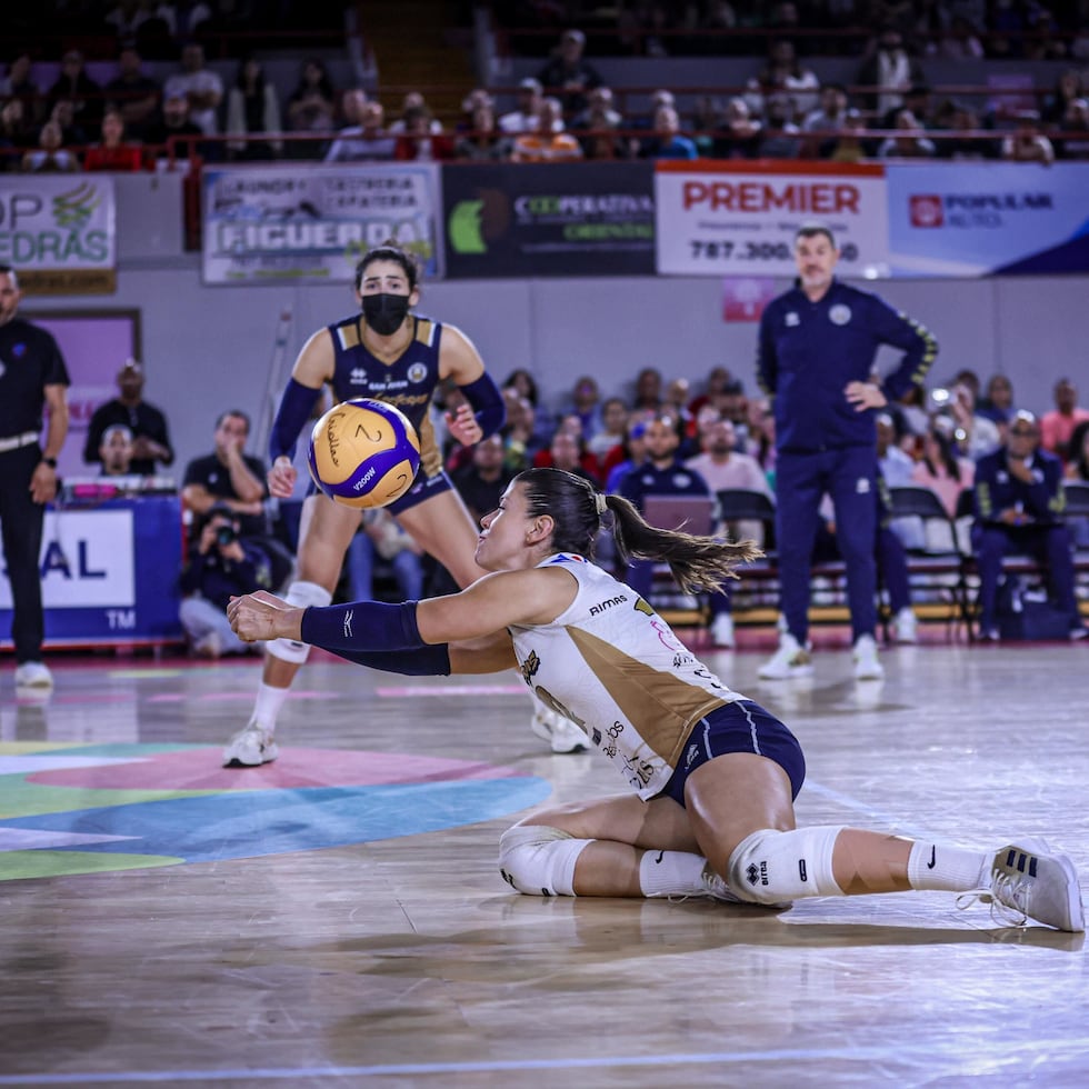 Tras la salida de Debora Seilhamer por lesión, Santurce sustituyó a su líbero con una jugadora que no estaba habilitada para esa posición.
