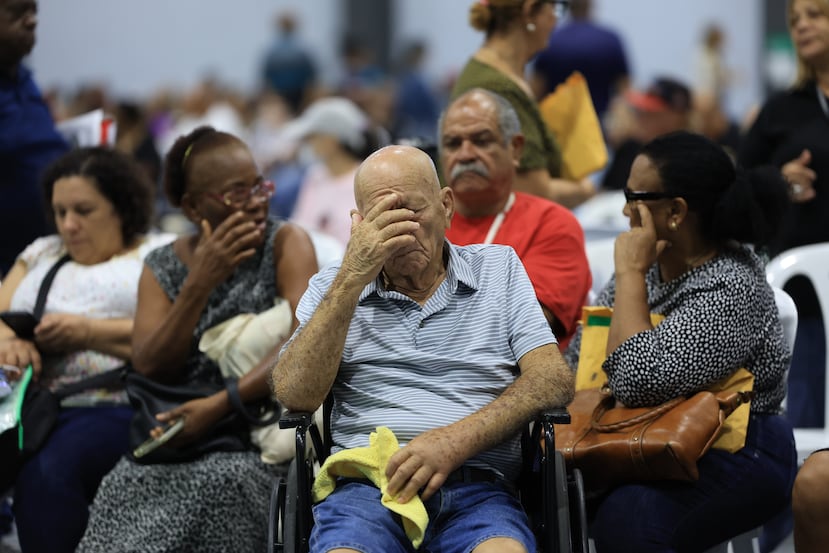 Al interior del coliseíto Pedrín ZOrilla, habían más de 200 empleados de la Adsef atendiendo a los cientos de participantes, en su mayoría dualtos mayores.