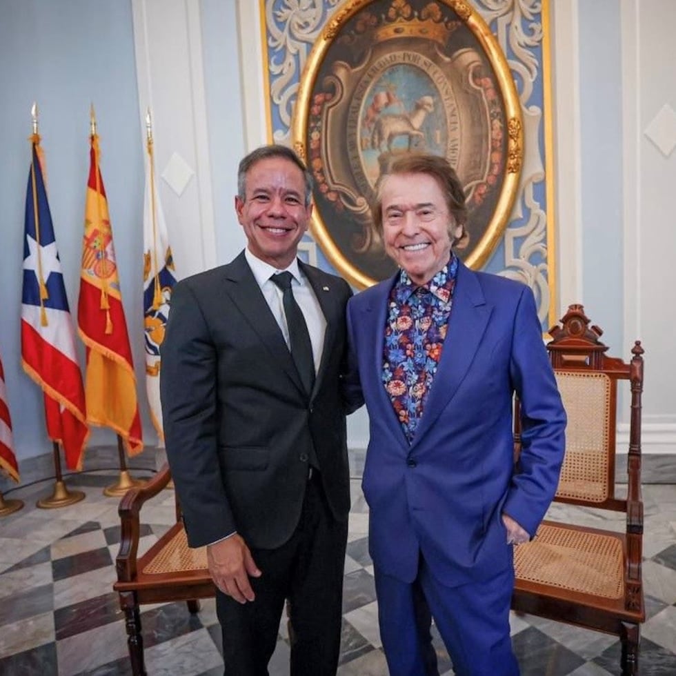 La actividad incluyó la entrega oficial de la llave de la ciudad por parte de Romero Lugo, como símbolo del reconocimiento y admiración de la ciudad capital hacia una de las figuras más emblemáticas de la música en español.