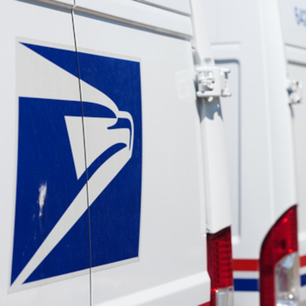 La información sostiene que el Servicio Postal intentó crear en apenas tres meses un sistema que normalmente requeriría un año o más de desarrollo.
