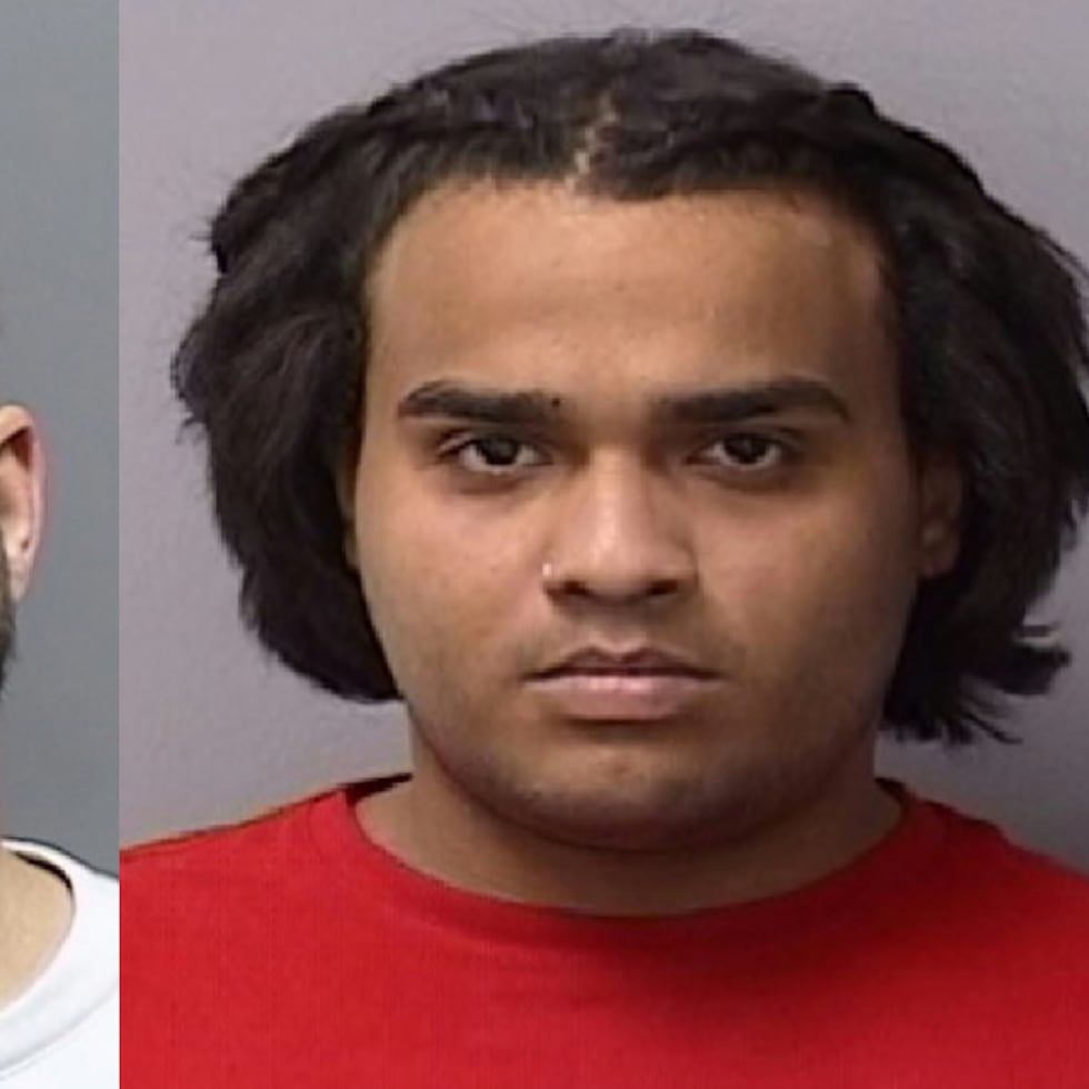 Jean Carlos Ortiz Rivera (izq.), de 23 años y residente en Coamo, y Javier Núñez Arriaga, de 39 años y vecino Villalba, enfrentan cargos de asesinato en primer grado.