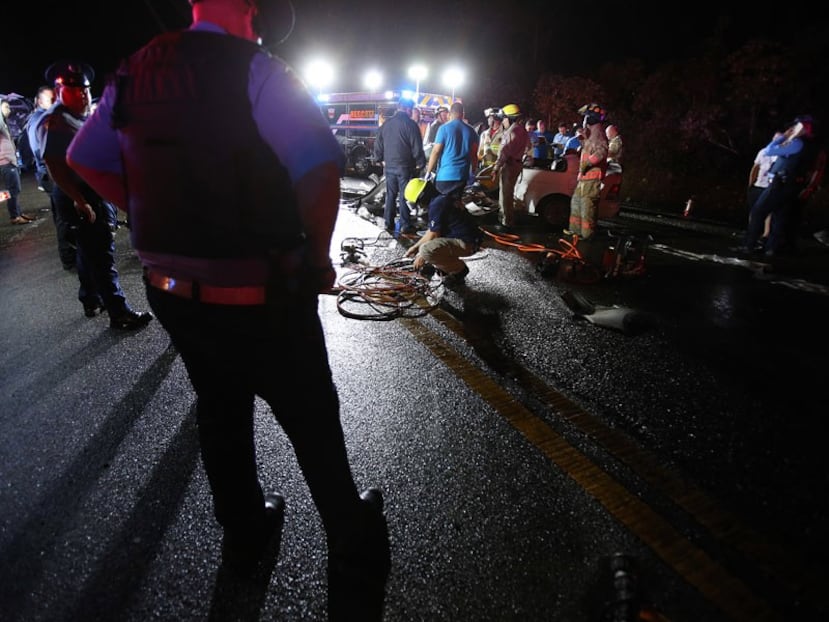 La División de Tránsito de la Policía en la zona investiga si la causa del choque fue el exceso de velocidad y reveló que el área del accidente es extensa y con poca iluminación. (jose.candelaria@gfrmedia.com)