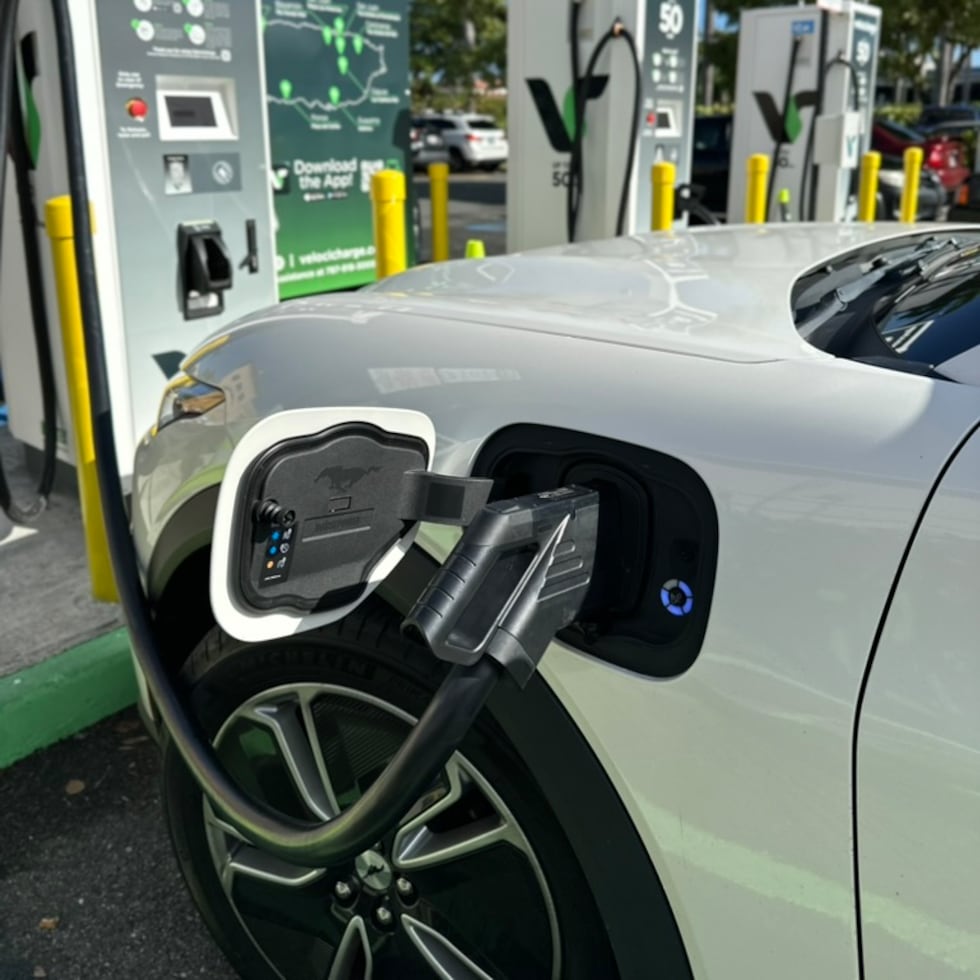 Se estima que en Puerto Rico hay sobre 10,000 carros eléctricos.