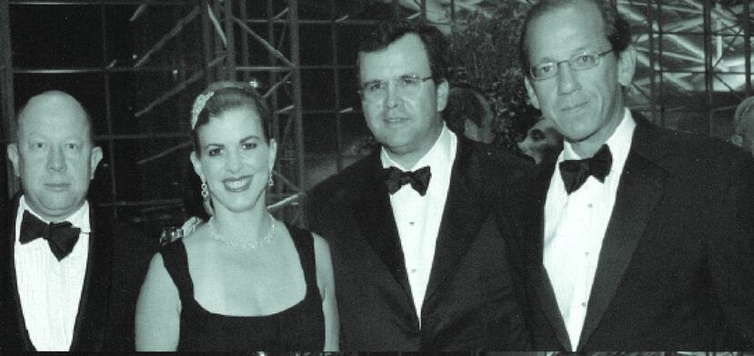 La exposición itinerante Masterpieces impulsó la creatividad temática de la gala “El Grand Tour” en 2017. En el orden acostumbrado: Gerd Harry Lybke; María y Alberto de la Cruz, y Cyril Meduña.