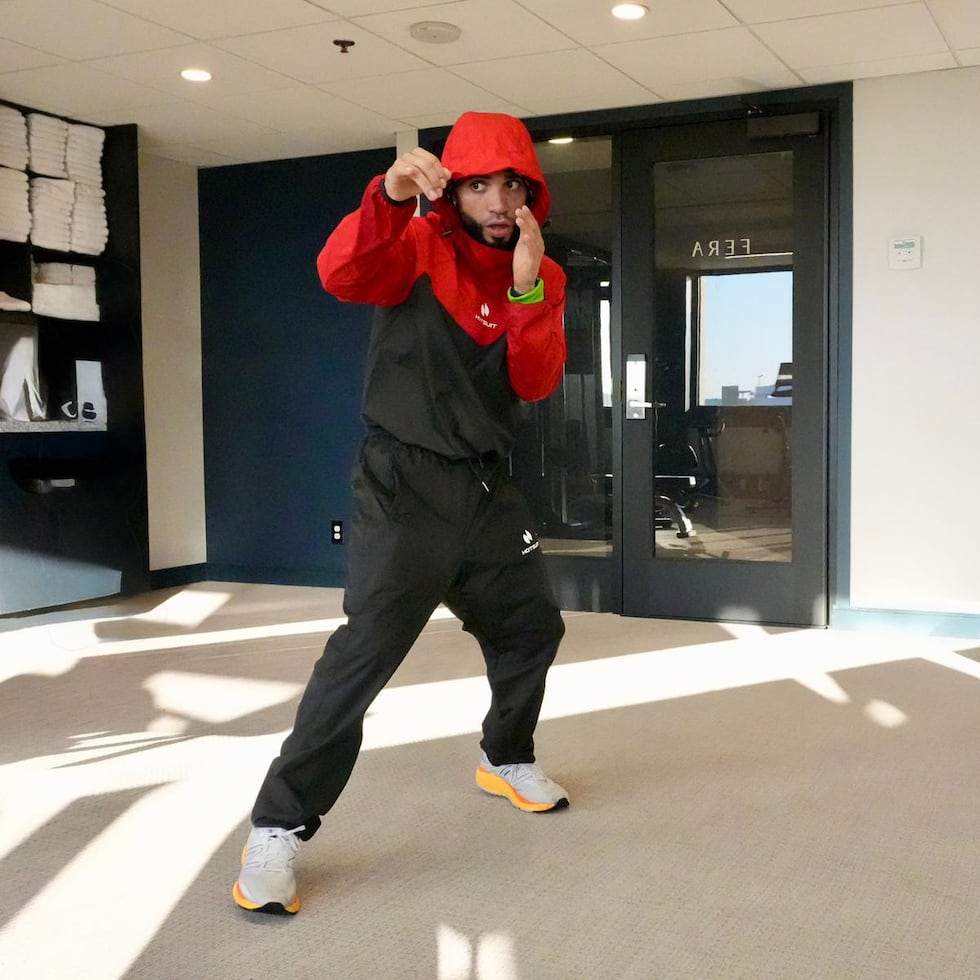 Oscar Collazo tiene marca de 13-0 y 10 KO's.