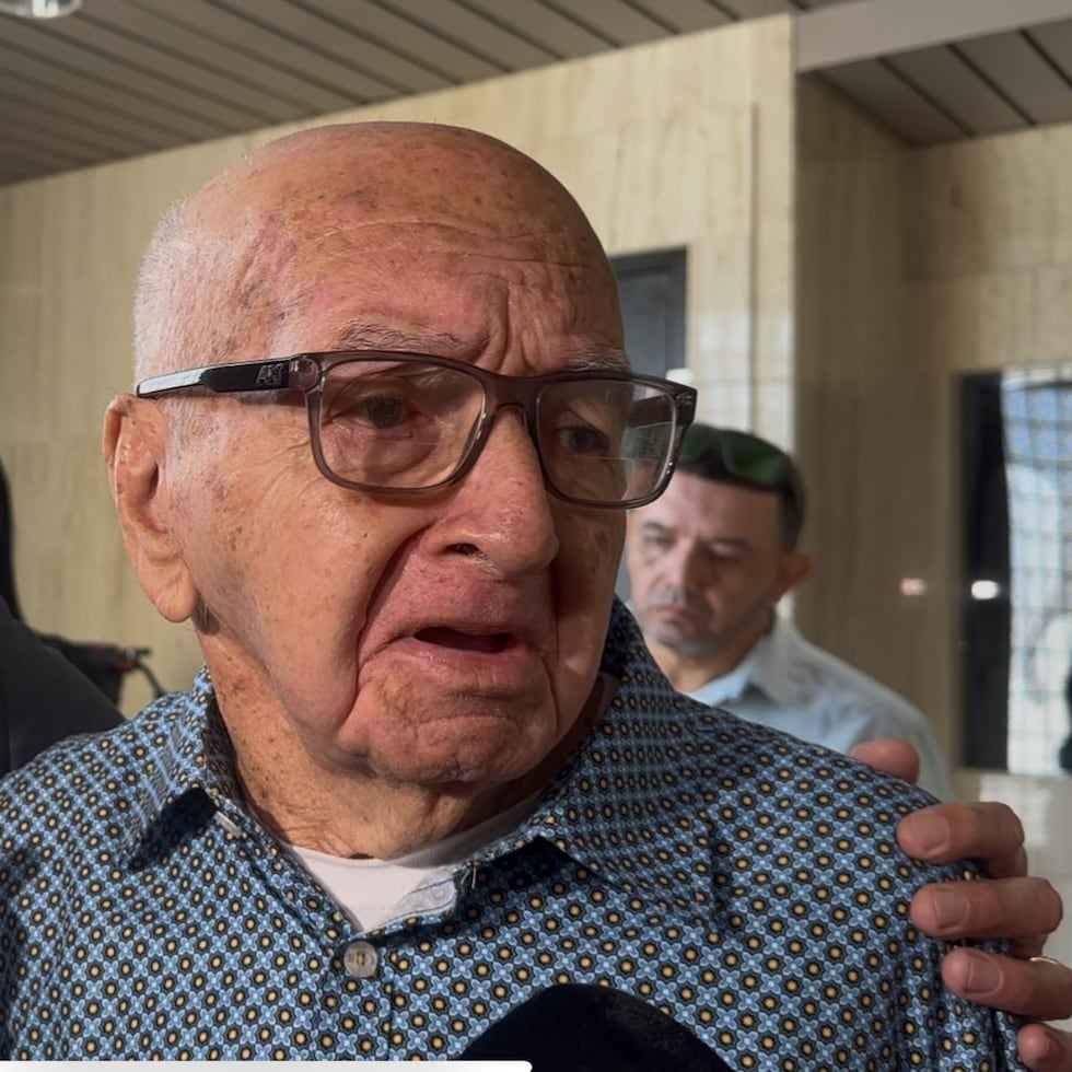 La vista preliminar contra Pedro González De León, hombre de 92 años que enfrenta cargos por violaciones a la Ley 54, se celebró este martes en el Tribunal de Arecibo.