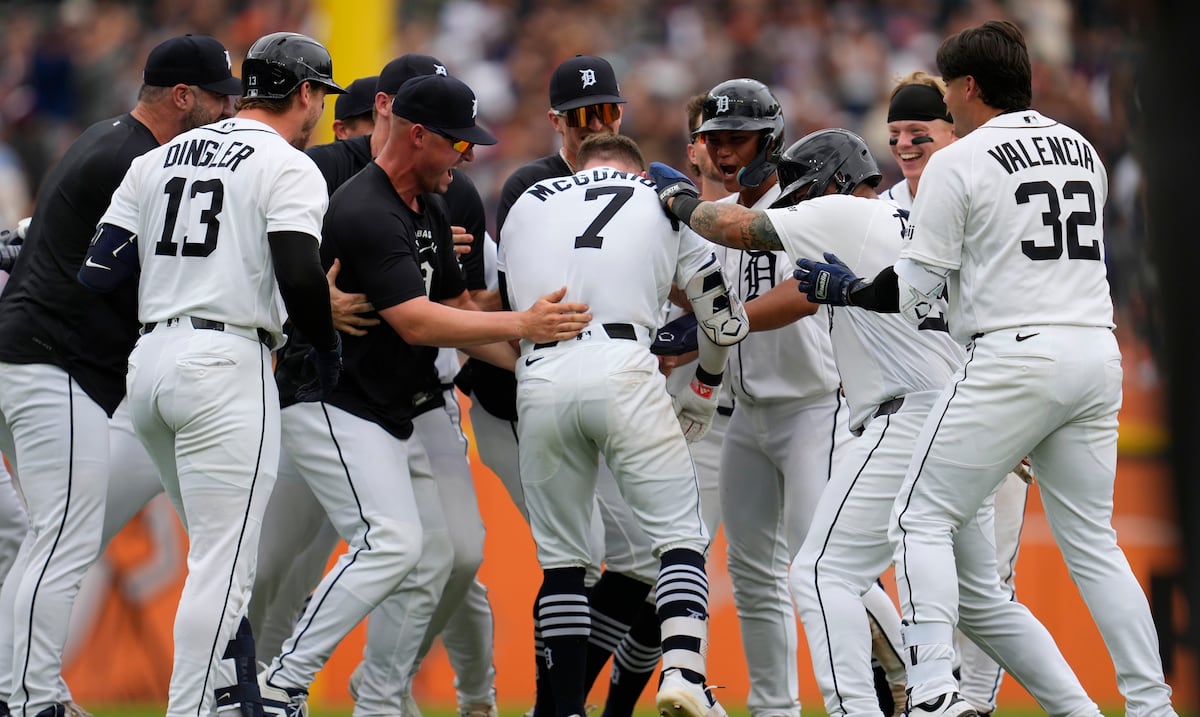 Javier Báez brilla con guante y bate en victoria de Tigers sobre Dodgers 2-1